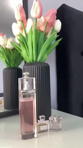 Dior addict eau fraiche is one of my favourite perfume.It is really light and fresh.Its quite underrated but i love it and i love to kayer it with versace bright crystal and miss dior. @Dior @Dior Makeup  #favourite #perfumetiktok #perfumetok #floralperfume #BeautyTok #sephorafinds #sephora #dior #diorbeauty #diorbeautylovers #diorpackaging #follow #tiktok 