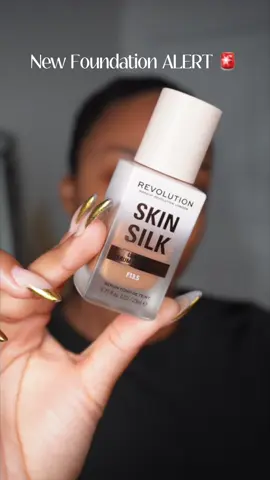 @Makeup Revolution skin silk luminous serum foundation 13.5 ✨ #newmakeup #makeup #beauty #RevolutionSkinSilk 