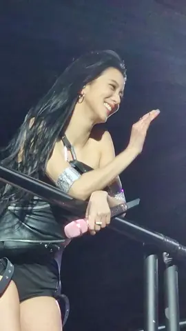 BST Hyde Park memories I still can't believe I had barricade... Jisoo looks like a goddess irl  #bsthydepark #blackpink #jisoo #kimjisoo 