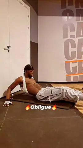 LIKE/COMMENT/SHARE (Include these Obligue workout doing 15 reps of 4 to 5 sets with 30 seconds rest between rets. LET'S GO💪🏾  FOLLOW FOR MORE GAINZ💪🏾 #obliques#intenseworkout#showupeveryday#gym#discip line