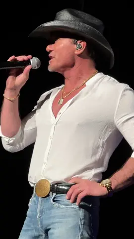 Follow me for more Tim McGraw videos. His concert was hands down the best concert I’ve ever  been to. #timmcgraw #tobykeith #country #countrymusic #tim #Love