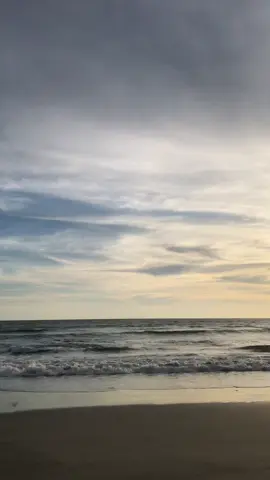 bagaimana mau mengikhlaskanmu? memilikimu saja belum sempat.