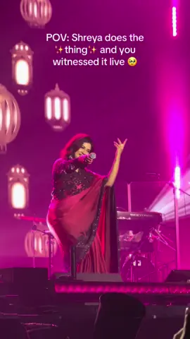 @Shreya Ghoshal live at Wembley ✨ So many magical moments 🥹 #allheartstour #shreyaghoshal #tujmerabdekhtahai #shreya #bollywood #desitiktok #rabnebanadijodi 