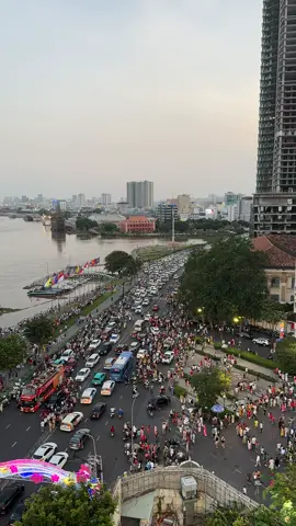Ho chi Minh trafic  #hochiminh #travel #city #ville #circulation #voitures #scooter #nonstop #tet #vietnam 