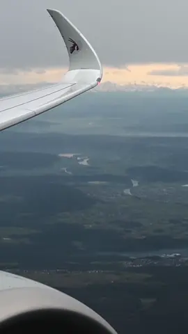 Touching down in style ✈️ Qatar Airways Airbus A350 lands at Zurich Airport. #QatarAirways #A350 #ZurichAirport #landing #airbus350 #aviation #avgeek #wingview 