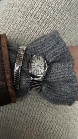 French street style ✨ #frenchstyle #frenchstreetstyle #chicstyle #frenchwomen #parisianstyle #pinterestoutfit #styleinspo 