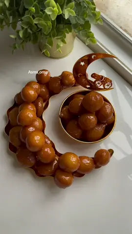 كوبين ونص دقيق،نص كوب حليب نيدو،ملعقه كبيره خميره فوريه،ملعقتين ونص نشأ،ملعقتين كبار سكر،ملعقه صغيره ملح،ملعقه صغيره بيكنج باودر،ملعقتين كبار زيت،ماء للعجن  #لقيمات #رمضان #لقمة_القاضي #وصفات_رمضانيه 