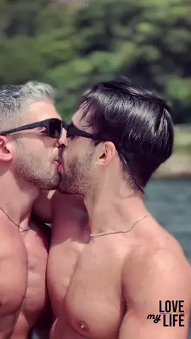 sobre as coisas bonitas que amor nos proporciona #mylovemylifegay #lgbtqtiktok #amor❤️ #amorgay #lgbtcouples #casalgay #gaypride #gaypride #orgulhogay #kisses #lgbtbrasil #gaytiktokers🌈 #beijogay #viola 