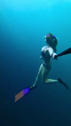 Another day another sinkhole 😌🕳️🖤 #underwater #freediver #sinkhole 