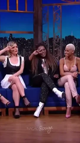 Eu olhei e gritei: ARTISTAS! Aqui é só no gogó🎤 Trecho da participação das Rouge no programa The Noite com Danilo Gentili que foi ao ar no dia 05/09/2018, onde elas cantaram alguns dos seus sucessos, inclusive “Não Dá Pra Resistir”✨ 🎥Reprodução / Canal Youtube “The Noite com Danilo Gentili” #rouge #musica #mulheres #nostalgia #cantoras #curiosidades #programa #tv #sbt  #fy #foryou #brasil #video