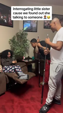 What voice was he doing 🤣😂😂😂 #larobenz #viral #blowthisup #fyp #foryou #funny #hilarious #family #sister #tyrahliani 