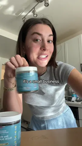 *vid from December 22nd* the pearl powder in these is great for skin!! #pearlpowder #skincare #seamoss #gummies #vitamins #supplements #seamossgel #seamossgummies 