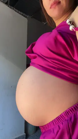 E bé 39 tuần 2 ngày tuổi. Giời chỉ đợi 1 cơn đau đẻ ghé ngang qua. E mổ đứa này là thứ 3 rồi ạ. Chúc các mom có 1 thai kì khoẻ mạnh.