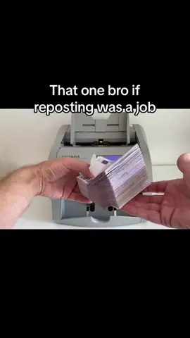 It's just me having that friend #fyp #viral #goviral #fypage #blowthisup #rich #happynation #money #joke #meme #thatonebro #repost #brorepost #xbcyza 