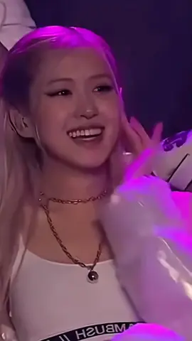 -Fancam da rosinha pra comemorar o niver da diva! 💗 (Primeira fancam aq tbm, espero q gostem <33) | Tags:#roseblackpink #fancamskpop #fy #viral #fyp #jennifercams 