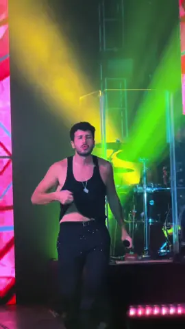 @sebastianyatra enseño de mas… le dio calor en #Veracruz 🥵🔥 #longervideos #algorithmtiktok #YoSoySorcia #socialmedia #LaMulataDeCordoba #influencers #Sorcia #contentcreator #Yatra #sorciaclips #SebastianYatra 
