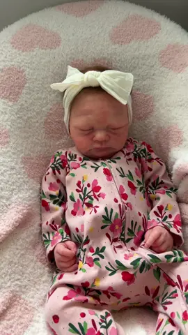 She’s so sweet🩷 #siliconebaby #reborndolls #fakebaby #rebornart #reborncommunity #lovewhatyoudo #notforsale #silicone 