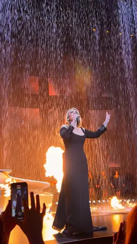 Como puedo tatuarme este video??  #adele #adeleresidency #weekendswithadele #weekend38 #fyp #setfiretotherain #adelefans #adeleaccess #foryoupage #lasvegas #2024 #adeleadkins @Adele Access 