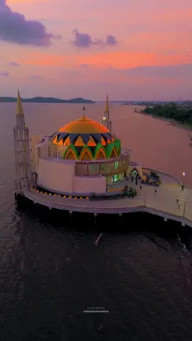 Ikon Baru Kota Cinta Habibie Ainun. Masjid Terapung B.J. Habibie 🕌 #MasjidTerapungBJHabibie #Parepare #WisataParepare #KotaParepare #KulinerParepare #SunsetVibes #SunsetView #DjiMini3 #DroneView #Masjid #ExploreSouthSulawesi  #WonderfulIndonesia 