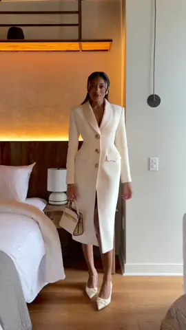 An elegant cream look.  #classystyle #classyoutfit #elegantoutfit #allwhiteoutfit 