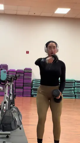 I take my mommy time real serious #fyp #foryou #MomsofTikTok #momswholift #Fitness #workout 