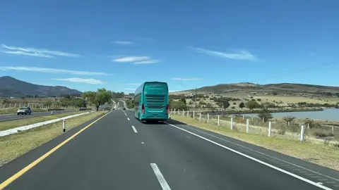 #jrnenuco #8061ODM #confianzaenelcamino #omnibusdemexico #quebuenavidametoco #quechulavidametoco #autobuses #turistarejecutivo #volvo9800dd 