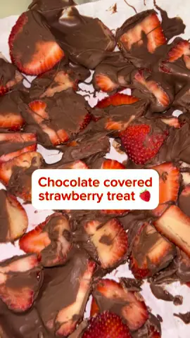 Little Valentines Treat For The Kiddos 🍓 #fyp #chocolatecoveredstrawberries #valentinestreats #valentines #kidssnacks #sweettooth #easydessert #MomsofTikTok 