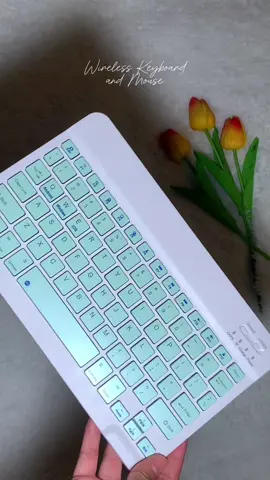 found this minimalist wireless keyboard and mouse! ⌨️🖱️💗#wirelesskeyboardandmouse #ipadaccessories # #studentessentials #workfromhome #foryoupage #fyp 