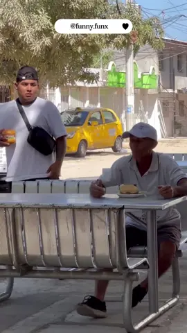 The plastic hamburger #funnyvideos #funnymoments #prankvideos #funny #troll #funnyvideo #funnyprankvideos #prank #funnypranks #fypシ 