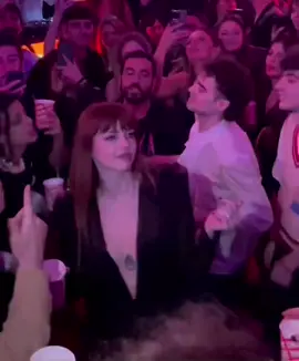 Annalisa dopo la finale di Sanremo si scatena in discoteca per festeggiare il terzo posto. Tutti già cantano sinceramente, infatti è già una hit! Ora però anche noi vogliamo andare a ballare con Annalisa e voi?  #annalisa #sinceramente #monamour #bellissima #epoisiamofinitinelvortice #ragazzasola #euforia #sanremo2024 #sanremo 
