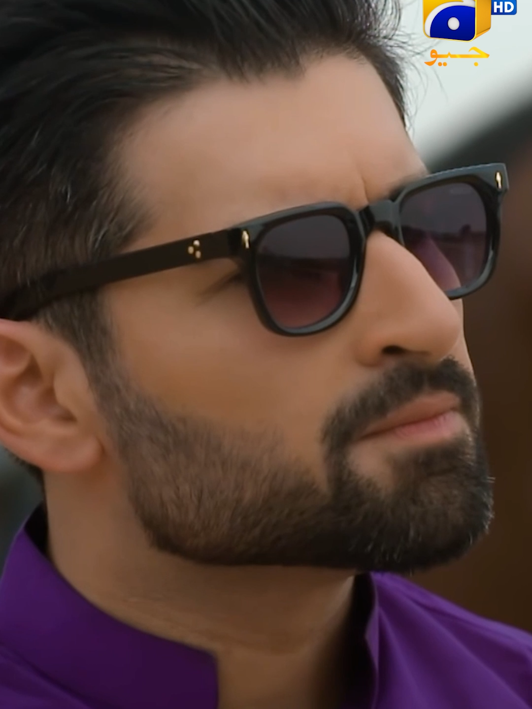 Asra finds Sultan's words impressive.. #whattowatch #muneebbut #anmolbaloch