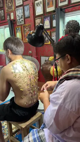 พิธีลงทองทีี่หลัง108แผ่น#อาจารย์เกื้อกูลมหาบารมี #สักยันต์บางบ่อ #สักยันต์สำนักมหาบารมี #อาจารย์เกื้อกูลบางบ่อ 