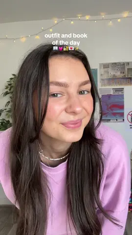 todays outfit matching my current read hehe 📖💓✨  #outfitoftheday #OOTD #botd #currentlyreading #currentread #bookoftheday #emilyhenry 