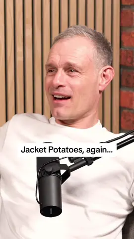 COME ON COLSON! BURNT ENDS? 🔥 What would you have in your jacket potato? 🥔  What do you think @spudman ? 🤣 🎧 New Episode OUT NOW! #jacketpotatoes #spuds #spudman #onthesofa #Podcast #fyp 