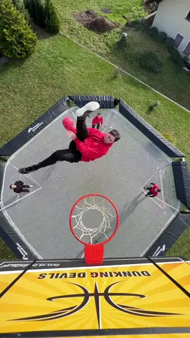 How many times did he go “between the legs” ? 🧐