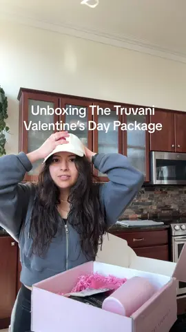 Love love this hat! Thank you @Truvani for this wonderful Valentine’s day box.💕💕 #truvani #proteinshake #latinacontentcreator 
