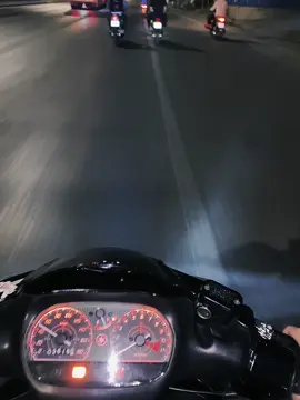 Đừng bám víu vào quá khứ nữa. Hãy ngẩng cao đầu và đối mặt với tương lai !