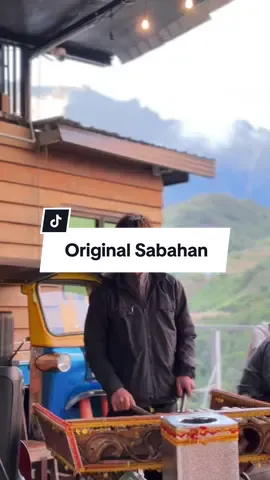 Original Sabahan Versi Bambu by Buluh Perindu Busker Cantik harini, berlatarkan gunung kinabalu 💕