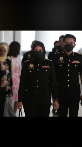 Mahkamah Tinggi di sini, hari ini, diberitahu bahawa pertukaran bekas Ketua Pesuruhjaya Suruhanjaya Pencegahan Rasuah Malaysia (SPRM) Tan Sri Abu Kassim Mohamed adalah bagi melindungi Datuk Seri Najib Razak daripada disiasat dan didakwa berhubung kes 1Malaysia Development Berhad (1MDB), pada 2016. #beritaditiktok #1MDB #najibrazak #SPRM