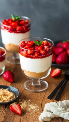 Estos postres, presentados de forma elegante y práctica, ofrecen una experiencia gastronómica única. #postresdeliciosos👩🏻‍🍳🥣💕 #postresinhorno #postresenvaso #postres #postresdeliciosos #postresaludable #postrescaseros 