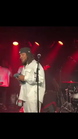 Andre was a born star 🫶🥹  can sing act write like wtf he’s so talented!  From victorious to now ❤️🥹  #explorepage #explore #fyp #foryou #andreharris #andre #songwriter #actor #talent #talentotiktok #lovehim #victorious #snooze #sza #singing #concert #preformance #Love #relationshipgoals #watch #freestyle 