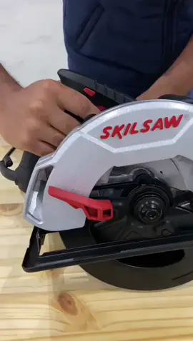 🛠️ Descubra o traçador manual Skil, seu aliado perfeito para trabalhos em madeira e similares! Precisão e praticidade ao seu alcance. Quer saber mais? Comente 