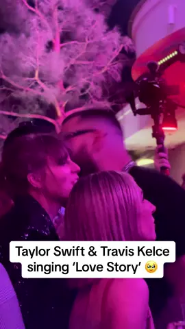 #TaylorSwift & #TravisKelce singing Love Story to eachorher has me 🥹🥹🥹 #swifttok #swifties #swelce #taylorsversion 