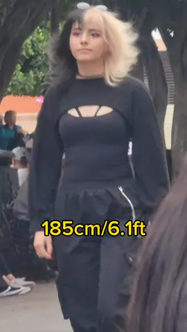 Dónde más podría ir a grabar...? c: Siento que faltaron clips caminando pero tampoco quedó mal UwU  #tall #tallwomen #alta #mujeralta #gothgirl #goth #egirl #egirlaesthetic #aesthetic #centrohistorico #leonguanajuato 