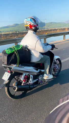 đăk lăk - đà nẵng hqua có ai thấy hok😆 #ThanhThoiLuotTet #sirius #siriusđộkiểng #xuhuong #xuhuongtiktok #xuhuongtiktok2024 #siriusblack #tiktokawardsvn2023 