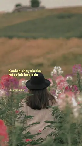 Kaulah khayalanku tetaplah kau ada hiasi hatiku #CapCut #jagadkhayalku #rossa #pecintarossa #liriklagu #fyp #templatecapcut  #fypシ 