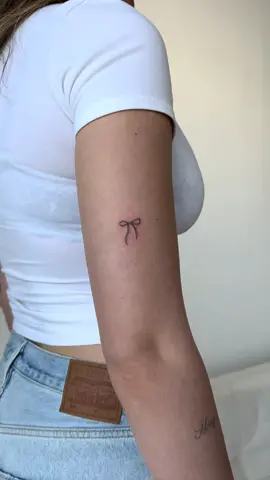 Dainty Bows 🎀 #singleneedletattoo #fyp #fypシ #viraltiktok #tattooideas #tattoolover #haileybieber #haileybiebertattoo #smalltattoo #tinytattoo #ValentinesDay #outfit 