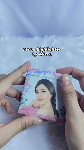 sebagai pemula aku kalau make up gunakan highlighter hehehe... kalau kamu highlighter juga gak? produk udah aku sematkan di keranjang kuning yaaa.