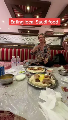 The first evening we tried already local food 😋 sitting on the ground and eating with my hands is an experience 😊 #saudi #food #arabic #saudiarabia🇸🇦 #saudiarabia