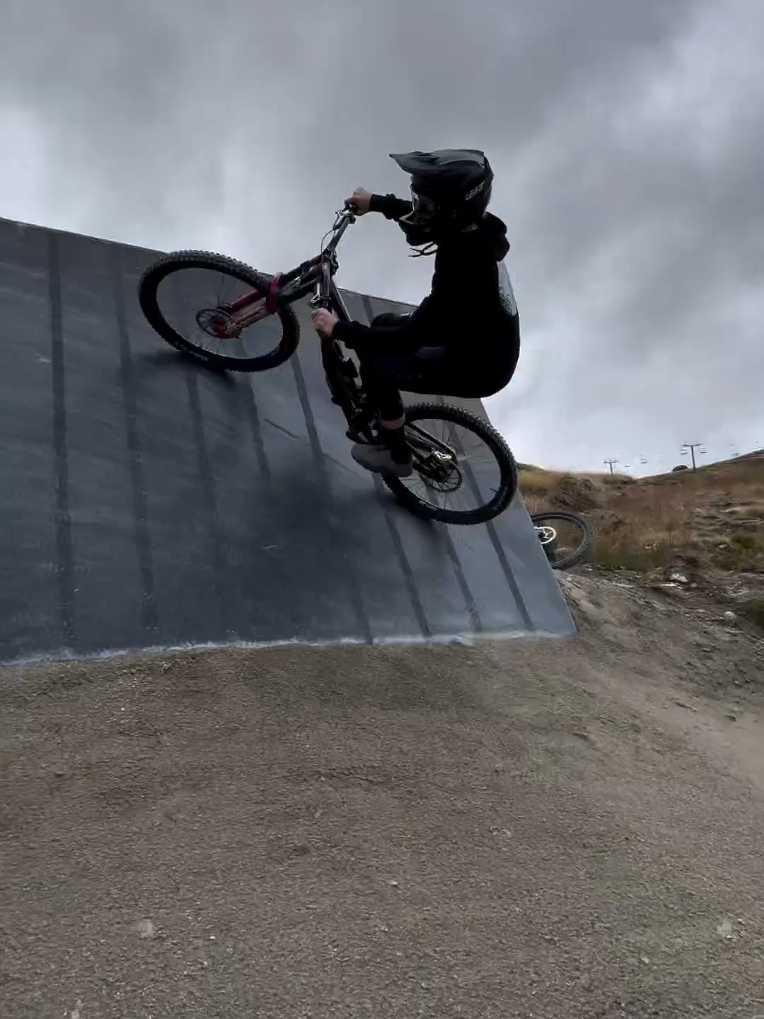 The reaction says it all 😄 (Performed by a Professional)  (IG🎥: @danbooker1) #Unreel #Extreme #MTB #Trial #Professional